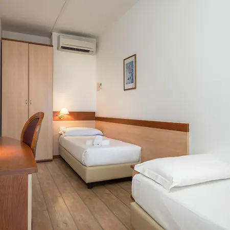 佳迪萨诺中央旅游酒店 布索伦戈