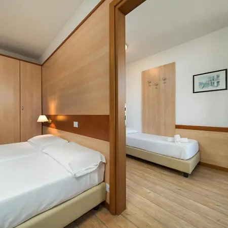 佳迪萨诺中央旅游酒店 3* 布索伦戈